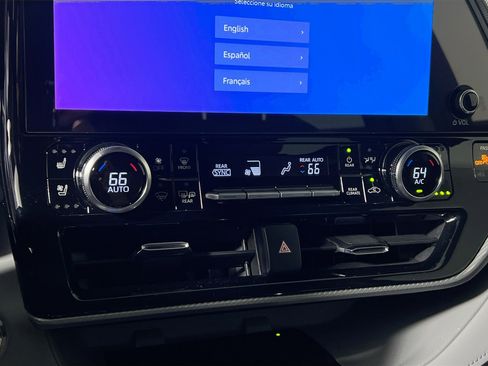 Used 2023 Toyota Highlander Platinum FWD image 27