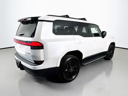 Used 2024 Lexus GX 550 w/ Accessory Package (Z1) image 8