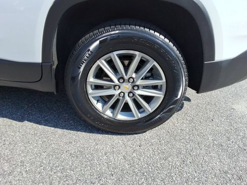 Certified 2023 Chevrolet Traverse LT FWD image 11