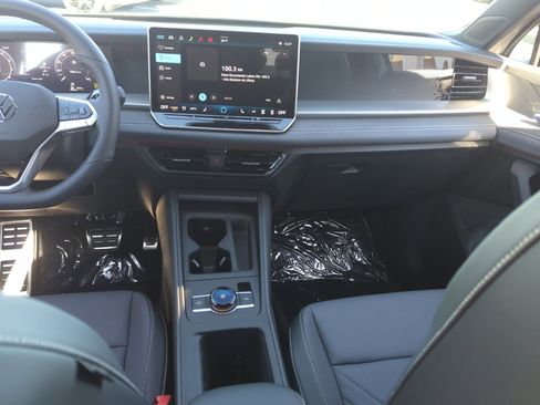 New 2026 Volkswagen Tiguan SE R-Line image 19