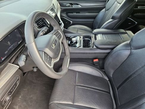 Used 2024 Jeep Wagoneer L Series II w/ Flexible Seating Group RWD image 14