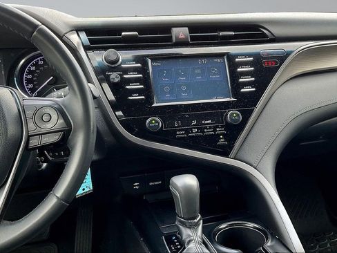Used 2019 Toyota Camry SE FWD image 6