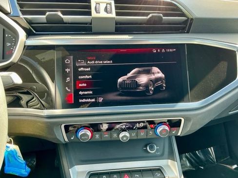 Used 2023 Audi Q3 2.0T Premium AWD/4WD image 28