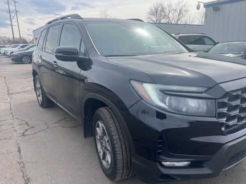 Used 2023 Honda Passport TrailSport image 2