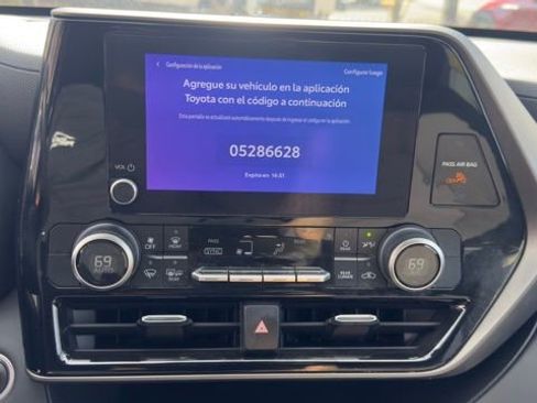 Used 2024 Toyota Highlander LE FWD image 16