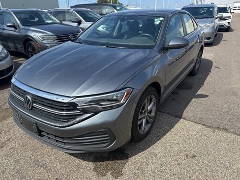 Used 2023 Volkswagen Jetta SE FWD image 7