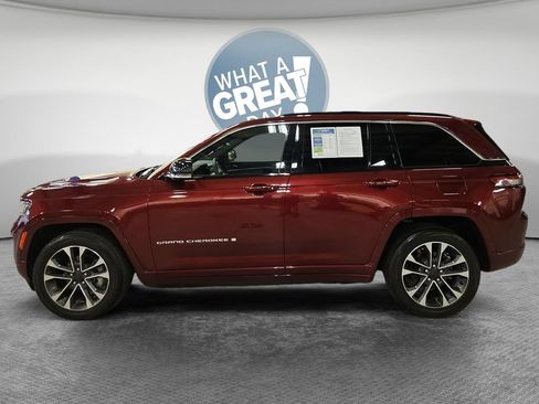 Used 2024 Jeep Grand Cherokee Overland w/ Luxury Tech Group IV AWD/4WD image 8