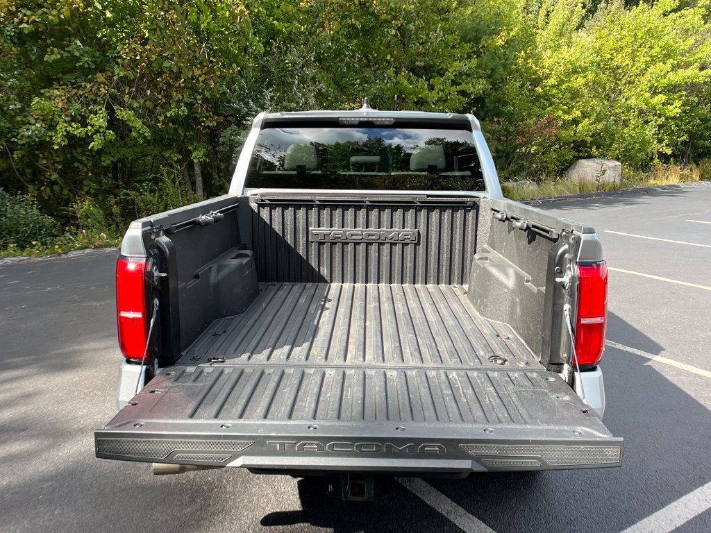 Certified 2024 Toyota Tacoma SR5 AWD/4WD image 10