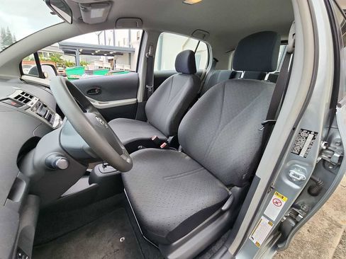 Used 2011 Toyota Yaris image 12