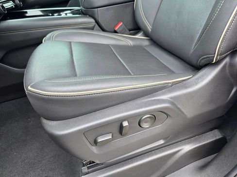 Used 2025 Chevrolet Tahoe Premier RWD image 12