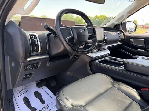 Used 2025 Ford Expedition Max Platinum AWD/4WD image 15