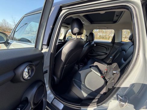 Used 2015 MINI Cooper 4-Door Hardtop image 14