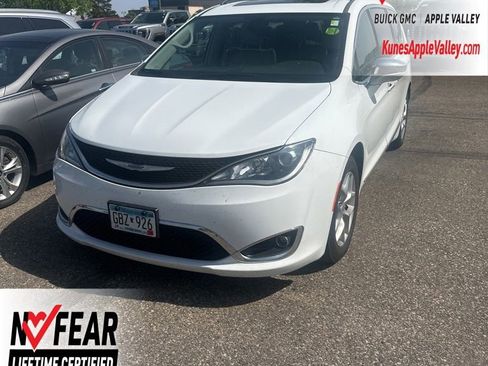 Used 2019 Chrysler Pacifica Limited FWD image 1