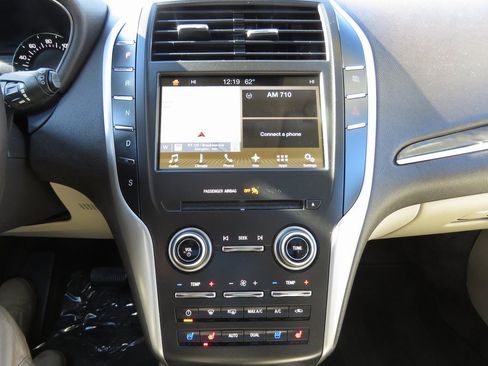 Used 2017 Lincoln MKC Reserve w/ Lincoln MKC Climate Package image 28