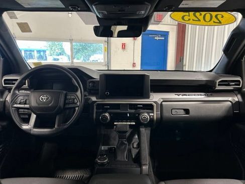 Used 2025 Toyota Tacoma SR5 AWD/4WD image 15