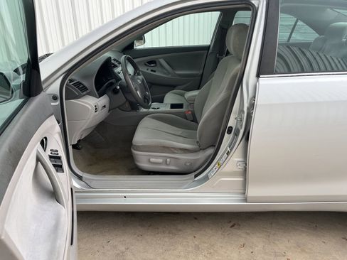 Used 2009 Toyota Camry LE FWD image 11
