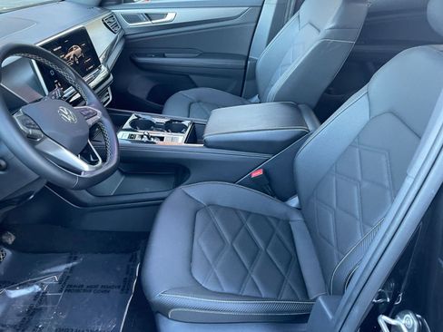 Used 2025 Volkswagen Atlas Cross Sport SE image 23