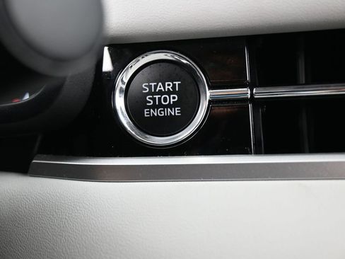 Used 2025 Mitsubishi Outlander SE FWD image 33