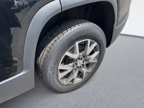 Used 2023 GMC Acadia SLE w/ Driver Convenience Package FWD image 10