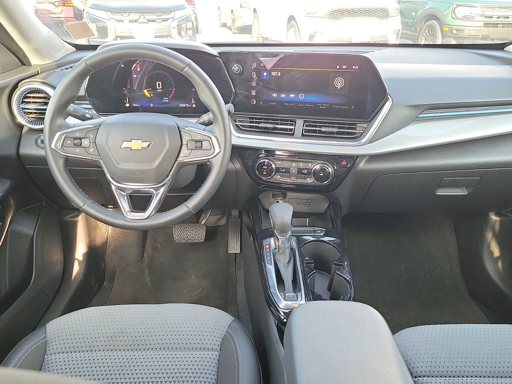 Used 2025 Chevrolet Trax LT w/ LT Convenience Package FWD image 10
