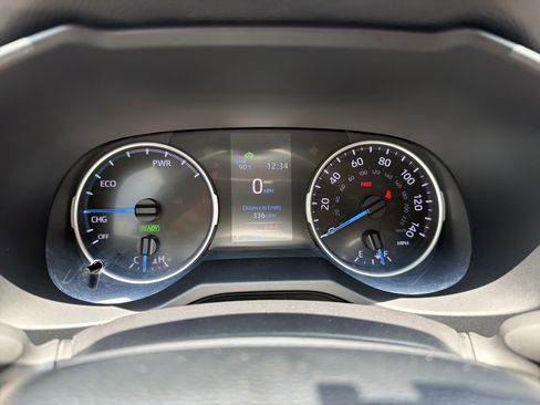 Used 2021 Toyota RAV4 LE AWD/4WD image 12