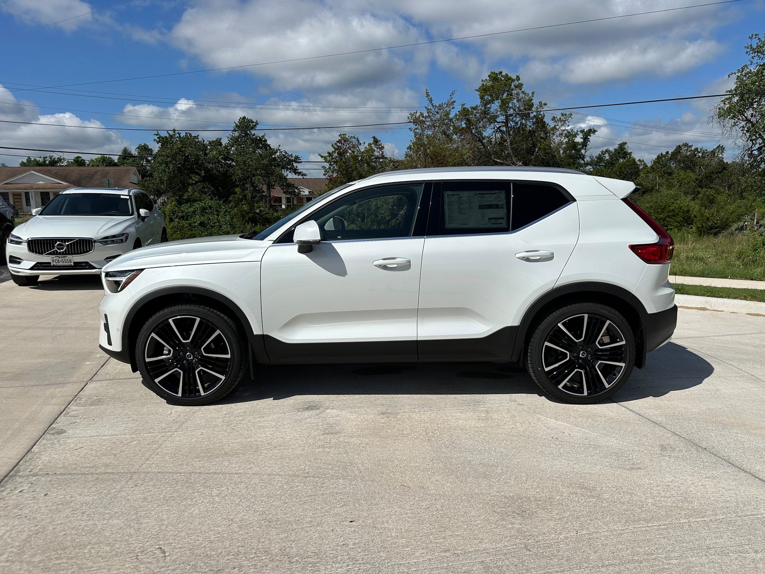 Used 2025 Volvo XC40 B5 Ultra w/ Protection Package Premier AWD/4WD image 3