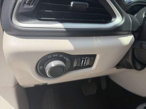 Used 2023 Chrysler Voyager LX FWD image 23