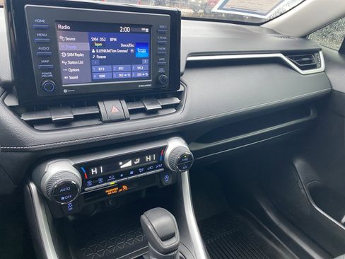Used 2022 Toyota RAV4 XLE image 13