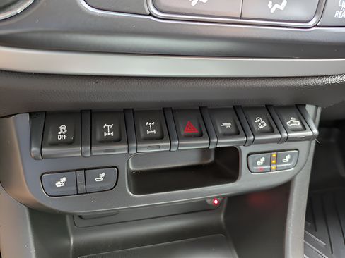 Used 2021 Chevrolet Colorado ZR2 AWD/4WD image 22