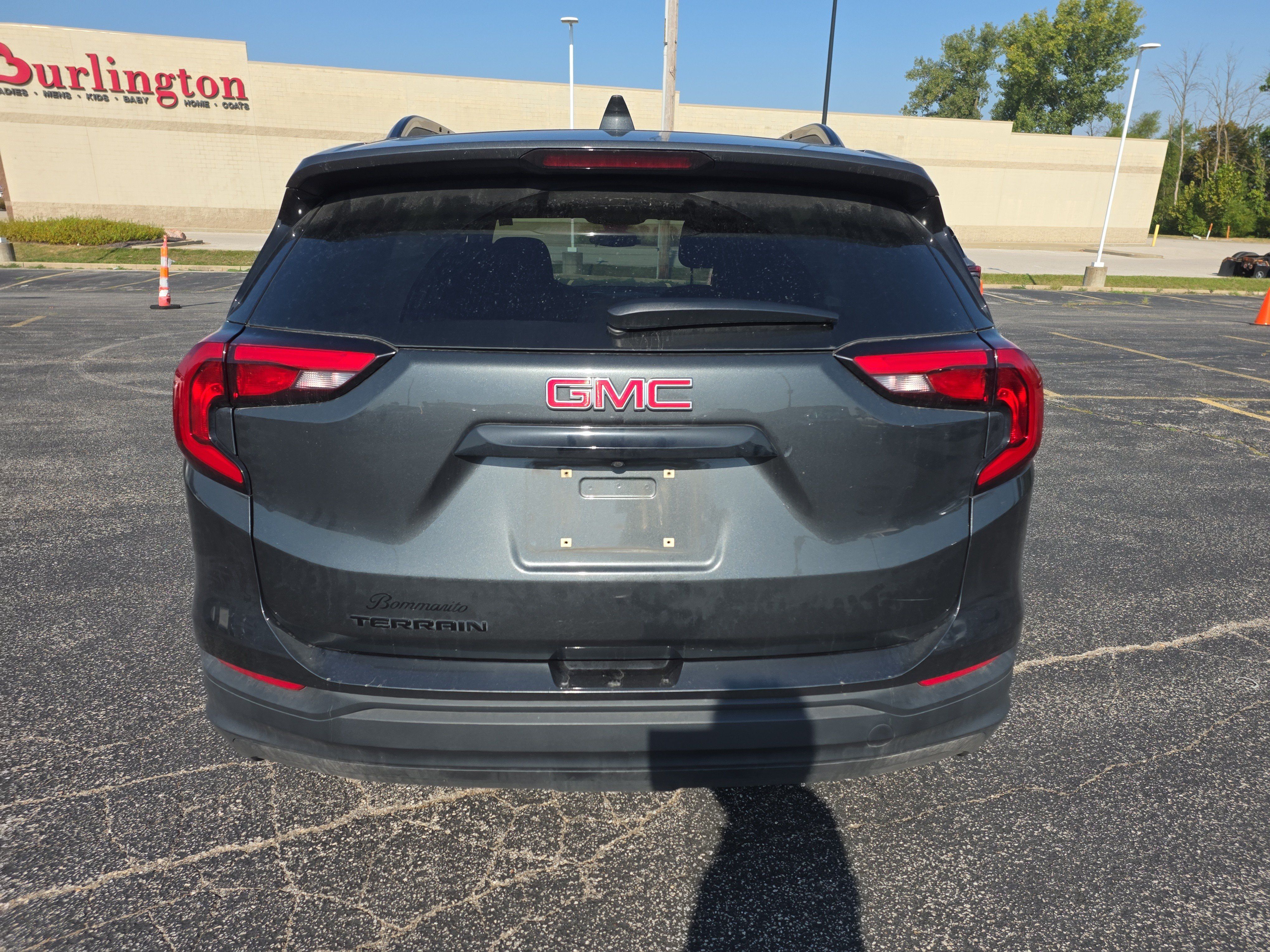Used 2020 GMC Terrain SLE w/ Elevation Edition FWD image 5
