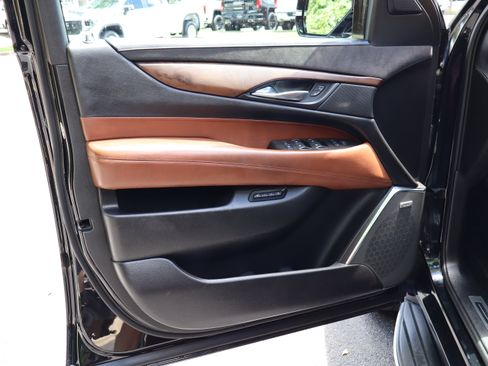Used 2017 Cadillac Escalade Premium Luxury RWD image 19
