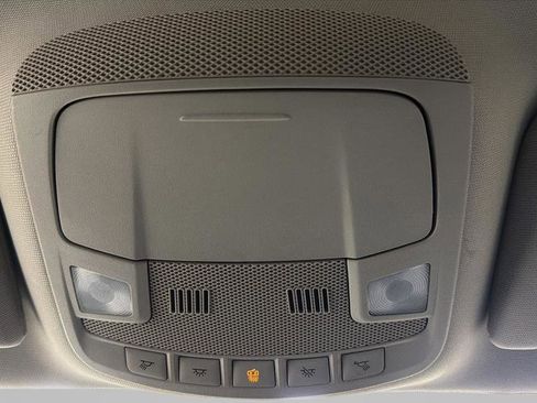 Used 2017 Ford Fusion SE w/ Fusion SE Technology Package image 18