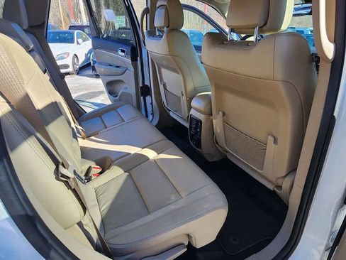 Used 2019 Jeep Grand Cherokee Limited image 13