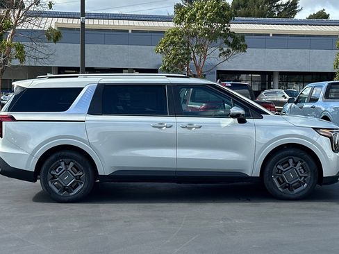 New 2026 Kia Carnival EX FWD image 3