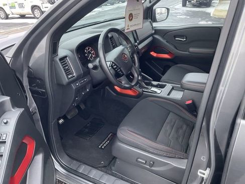Used 2024 Nissan Frontier PRO-4X image 9