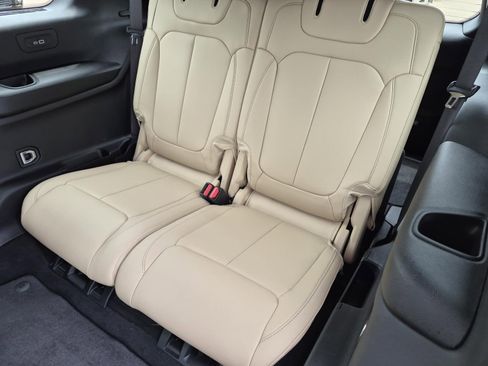 Used 2025 Jeep Grand Cherokee L Limited AWD/4WD image 16