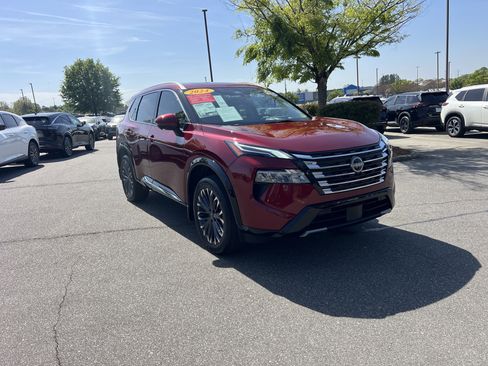 Used 2024 Nissan Rogue Platinum w/ Platinum Premium Package image 19