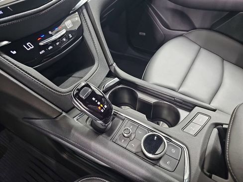 Used 2024 Cadillac XT6 Luxury w/ LPO, Floor Liner Package AWD/4WD image 31