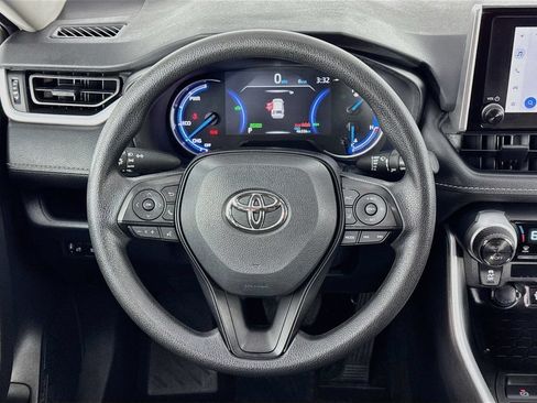 Used 2024 Toyota RAV4 XLE AWD/4WD image 32