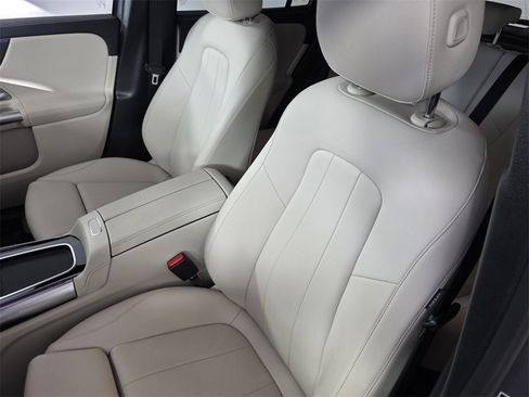 Certified 2025 Mercedes-Benz GLA 250 image 11