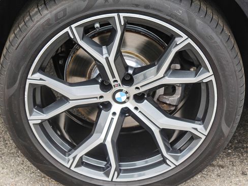 Used 2022 BMW X6 xDrive40i w/ M Sport Package image 11