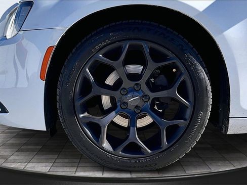 Used 2019 Chrysler 300 S image 10