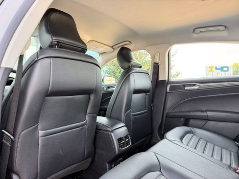 Used 2018 Ford Fusion SE w/ Equipment Group 602A FWD image 15