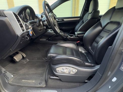 Used 2018 Porsche Cayenne Turbo image 13