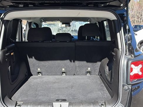 Used 2018 Jeep Renegade Altitude w/ UConnect 8.4 Nav Group image 13