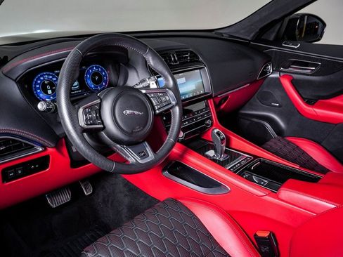 Used 2020 Jaguar F-PACE SVR image 20