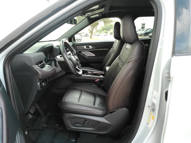 Used 2025 Ford Explorer Platinum w/ LUX Leather Package AWD/4WD image 6