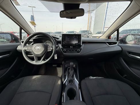 Used 2021 Toyota Corolla LE image 25