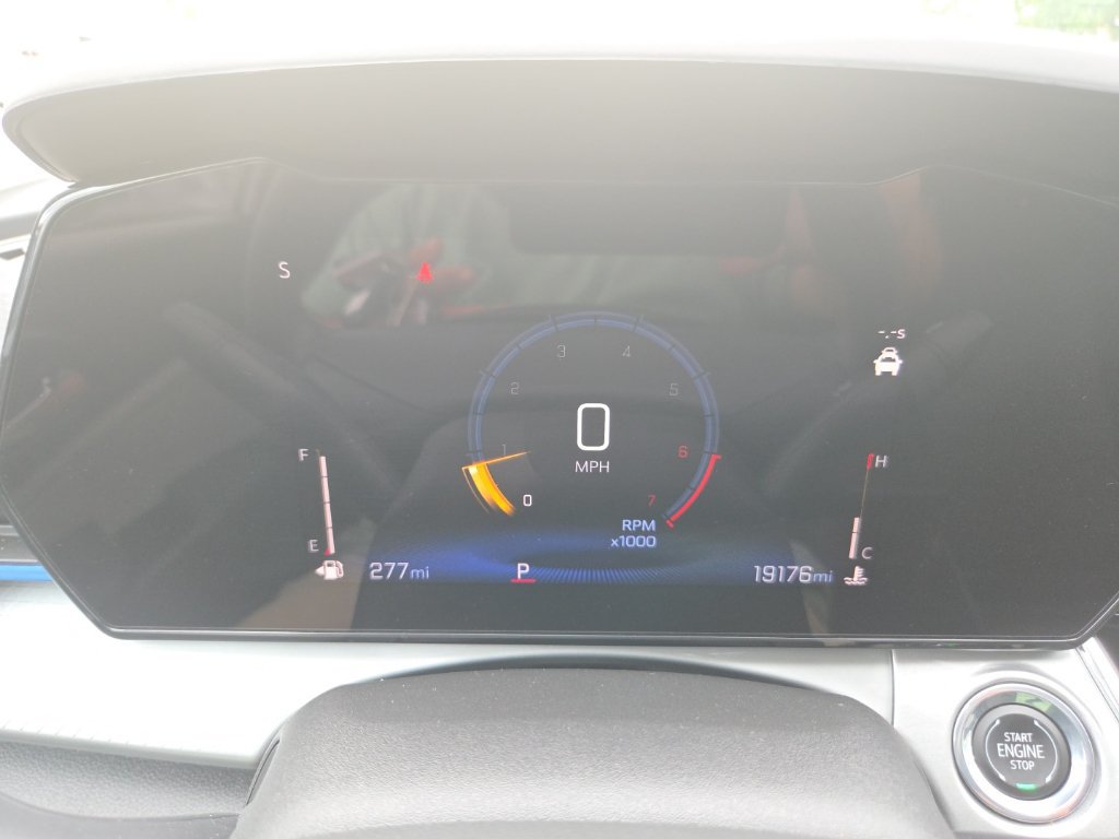 Used 2026 Chevrolet Trax LT FWD image 2
