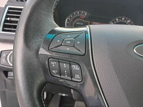 Used 2017 Ford Explorer Platinum image 18